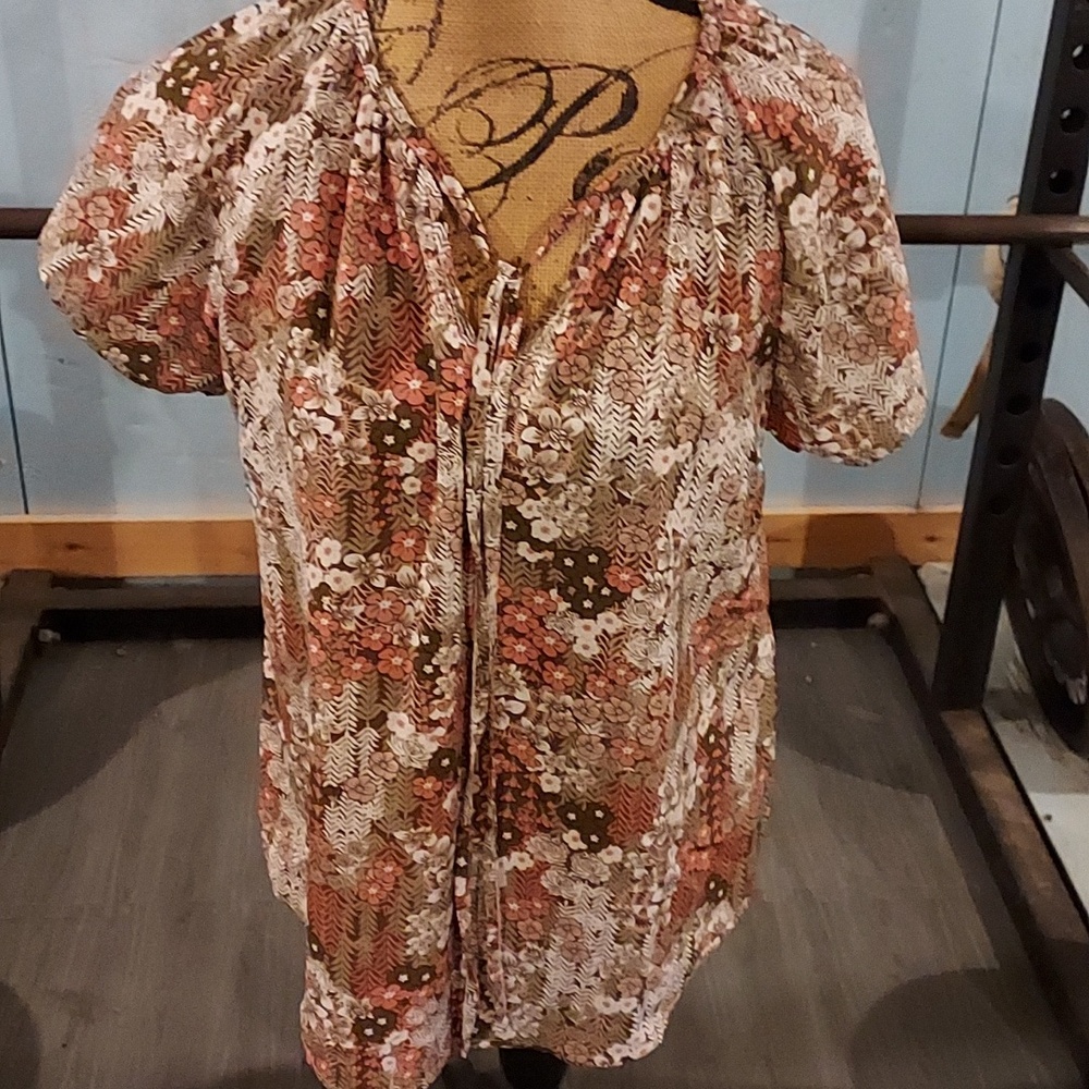Ladies Floral Short-Sleeve Shirt in Beige and Rust